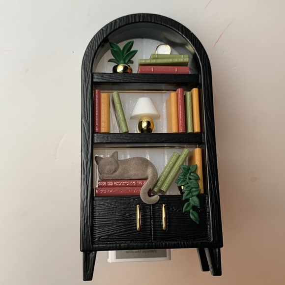 Bath Body Works Bookcase Nightlight Wallflower Plug Sleeping Cat Shelf Light BBW - Picture 6 of 17